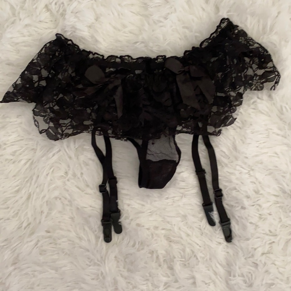 NWOT Black lace thong garter w/clips panty